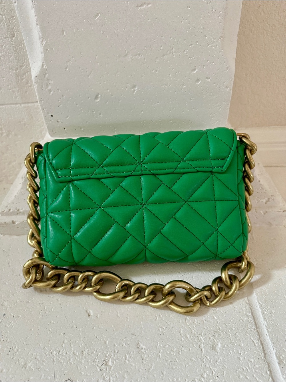Zara Green Quilted Shoulder Bag with Chunky Gold Chain - Picture 3 of 6